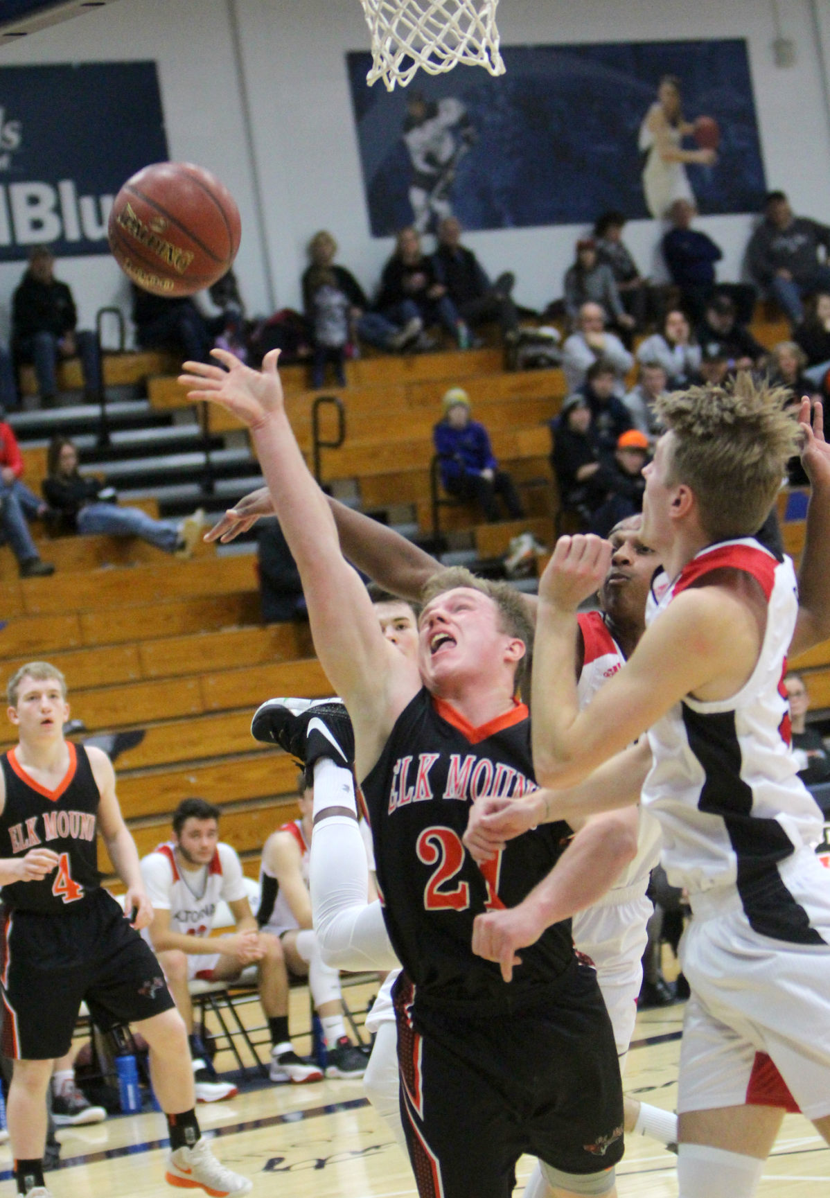 Elk Mound boys basketball vs Altoona 12-1-18